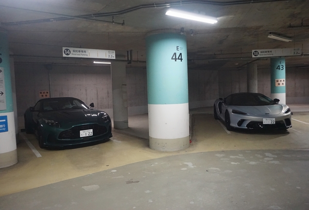 Aston Martin DB12 Volante
