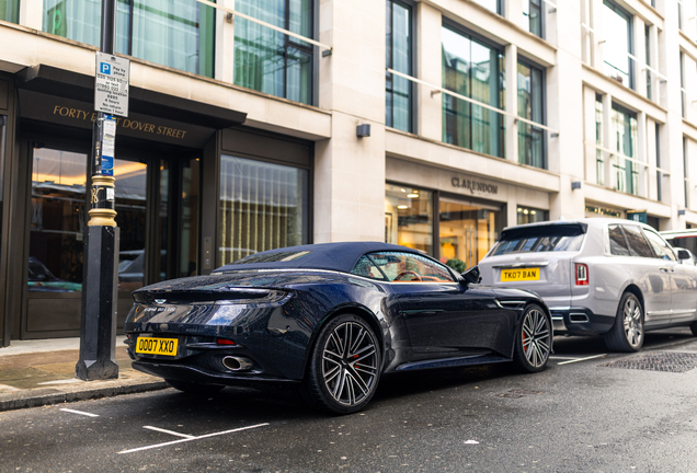 Aston Martin DB12 Volante