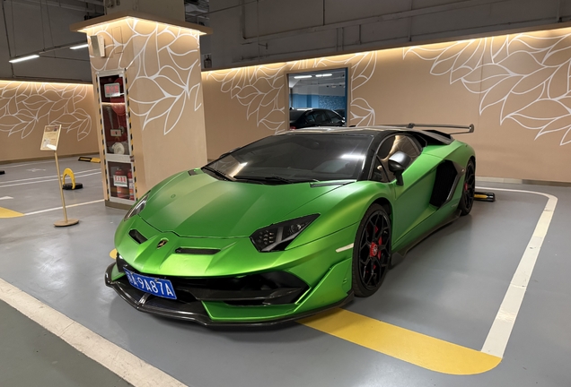 Lamborghini Aventador LP700-4