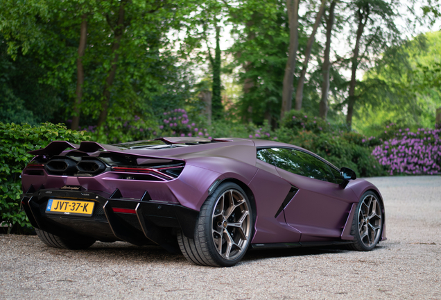 Lamborghini Revuelto