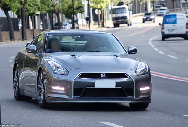 Nissan GT-R 2015