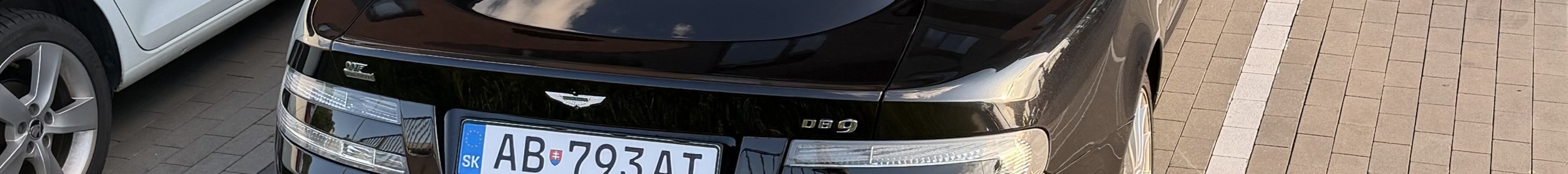 Aston Martin DB9