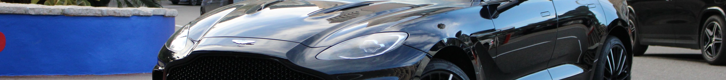Aston Martin DBX S