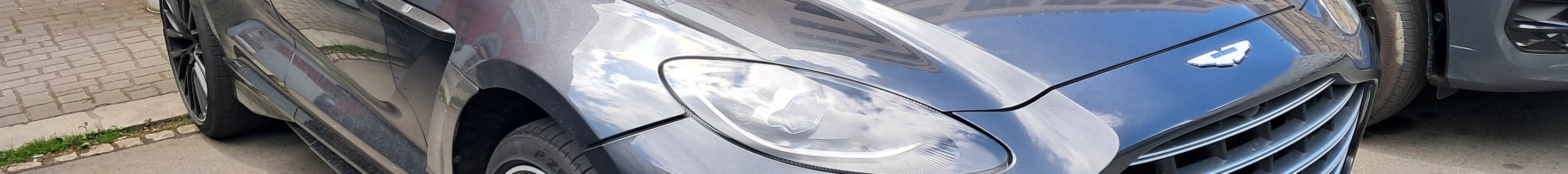 Aston Martin DBX707