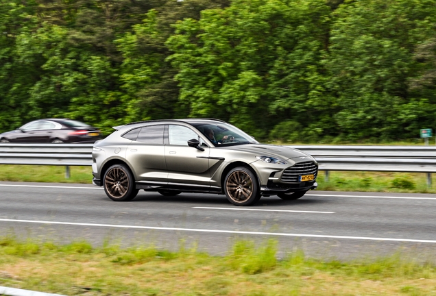 Aston Martin DBX707