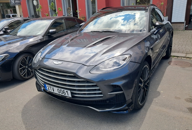 Aston Martin DBX707