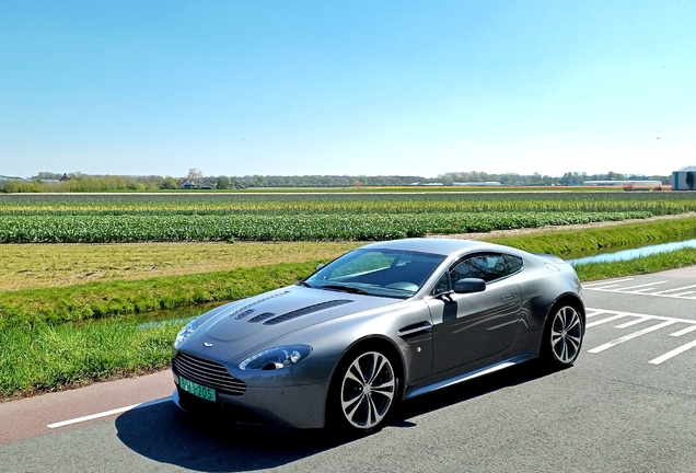 Aston Martin V12 Vantage
