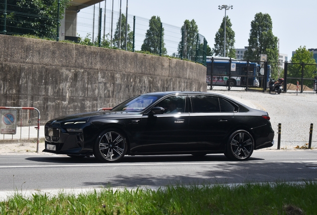 BMW M760e xDrive