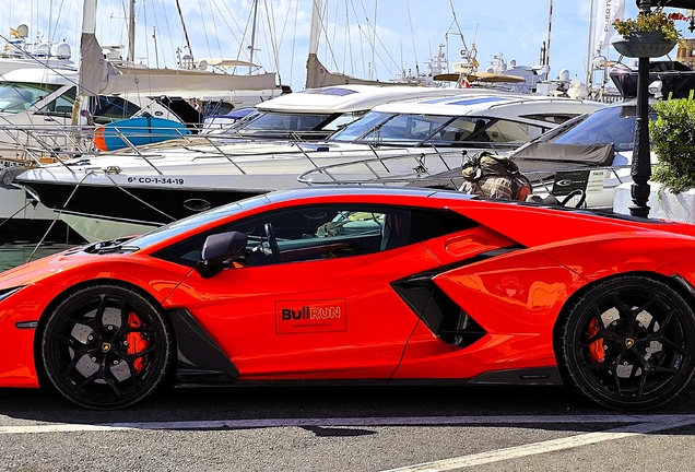 Lamborghini Revuelto