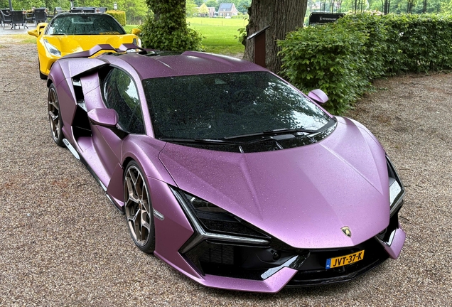 Lamborghini Revuelto