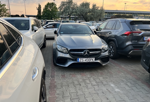 Mercedes-AMG E 63 S W213