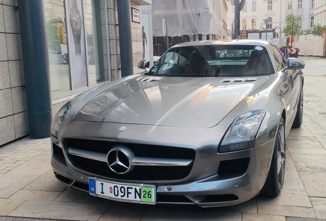 Mercedes-Benz SLS AMG