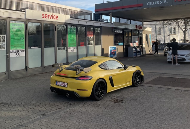 Porsche 718 Cayman GT4 RS Weissach Package