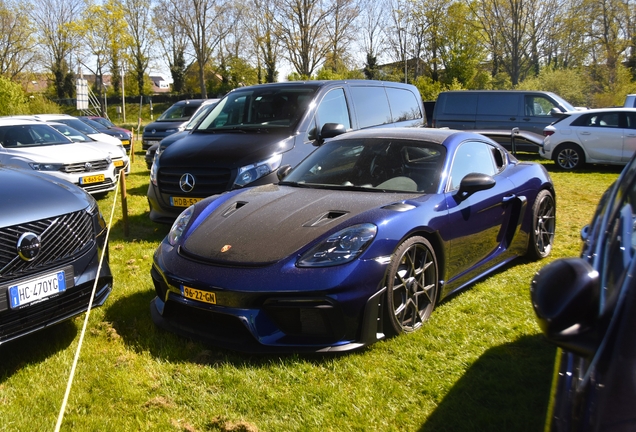 Porsche 718 Cayman GT4 RS Weissach Package