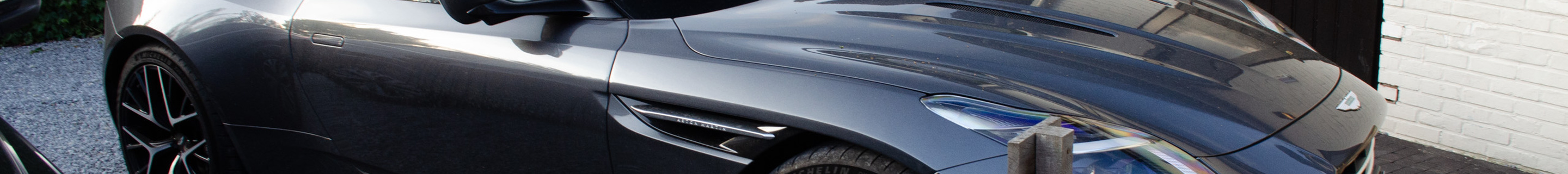 Aston Martin DB12