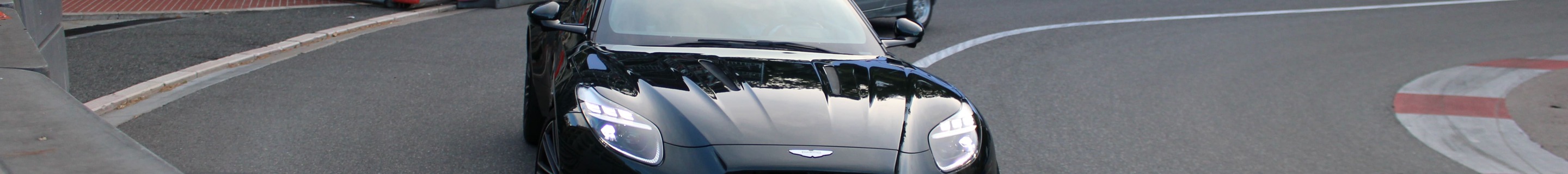 Aston Martin DB12