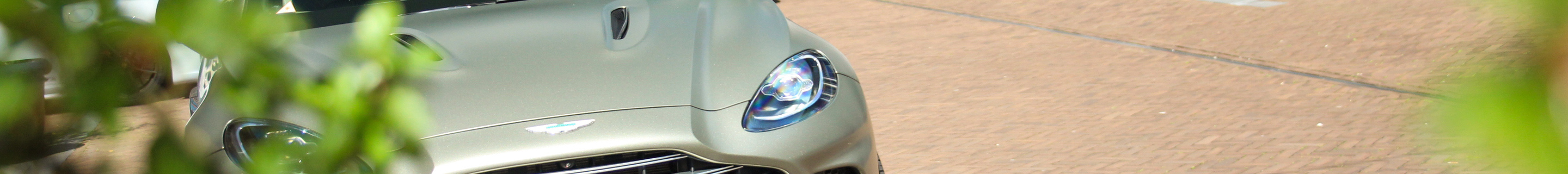 Aston Martin DBX707