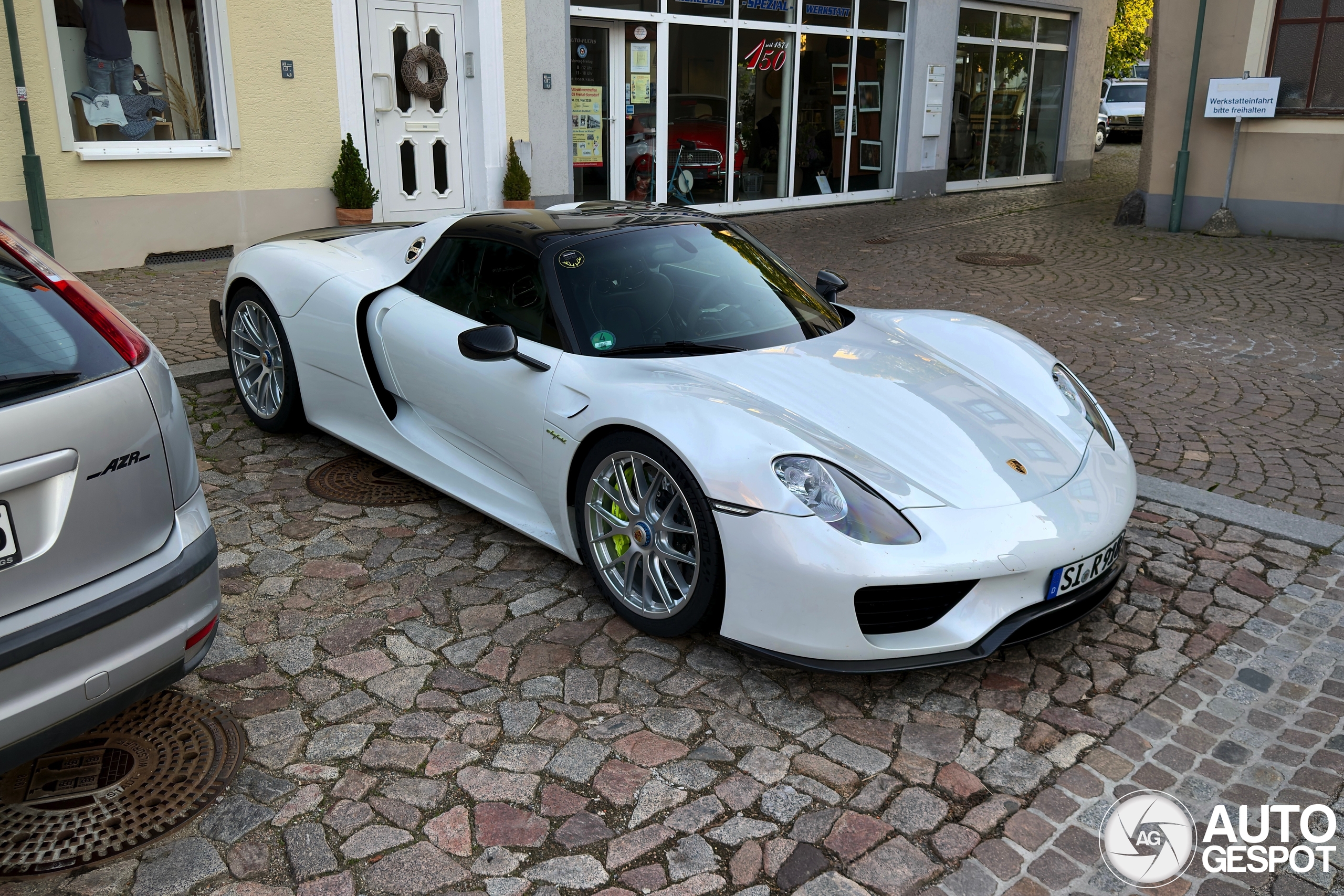 Porsche 918 Spyder Weissach Package