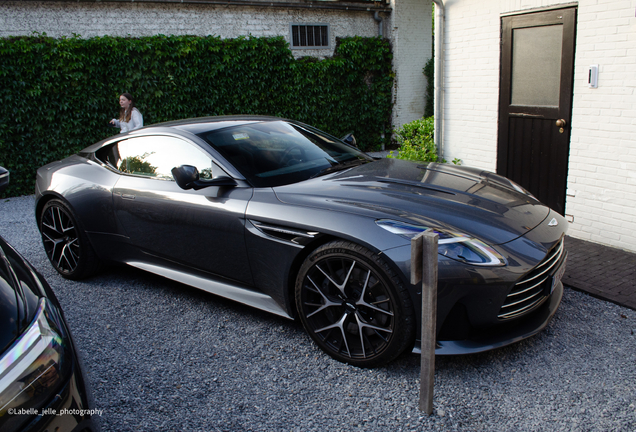 Aston Martin DB12