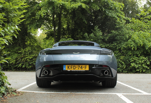 Aston Martin DB12