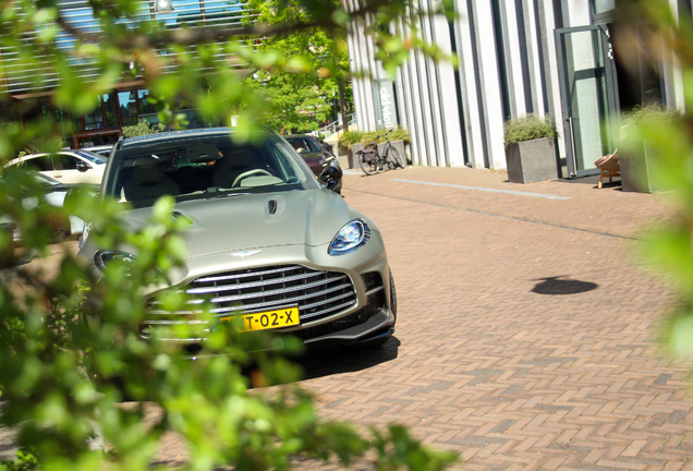 Aston Martin DBX707