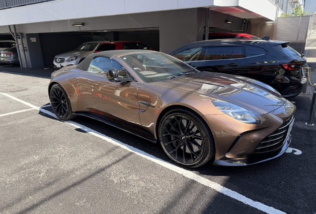 Aston Martin V8 Vantage Roadster 2025