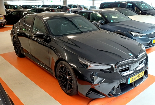 BMW M5 G90