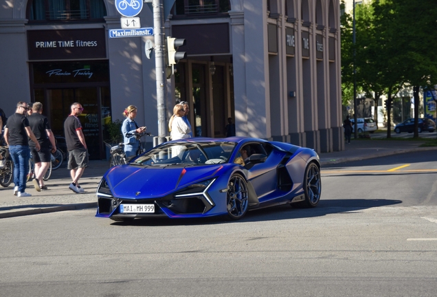 Lamborghini Revuelto