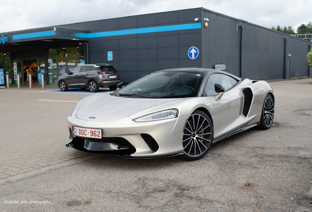 McLaren GT