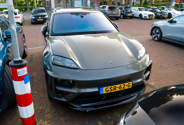 Porsche Macan EV Turbo