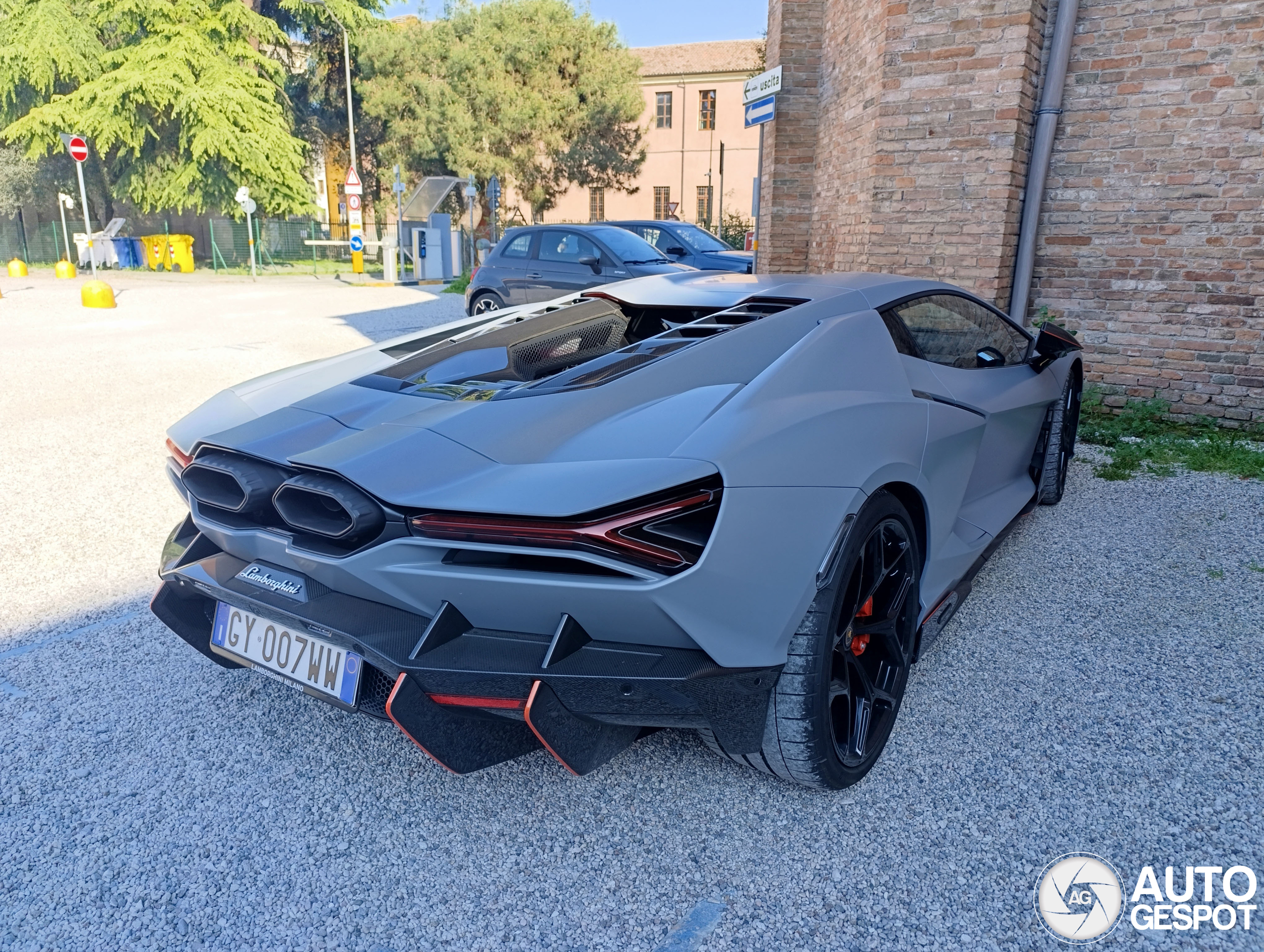 Lamborghini Revuelto