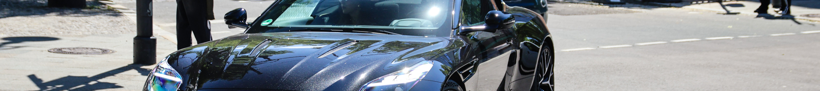 Aston Martin DB12