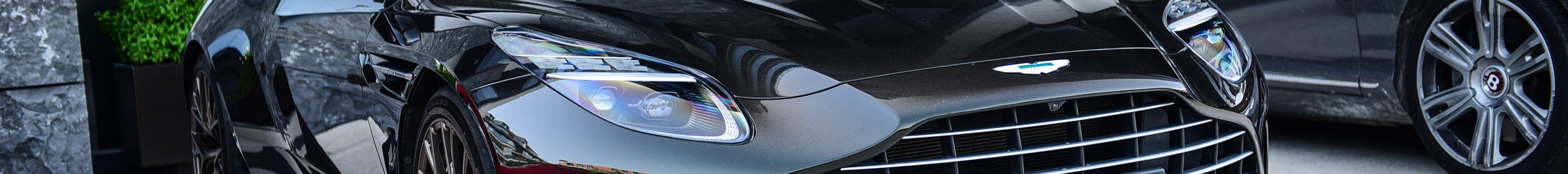 Aston Martin DB12