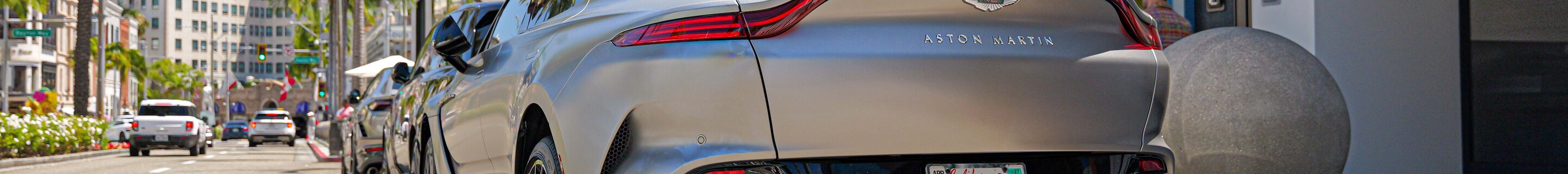 Aston Martin DBX707