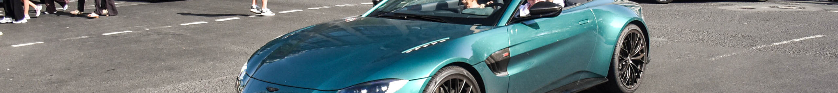 Aston Martin V8 Vantage Formula 1 Edition Roadster