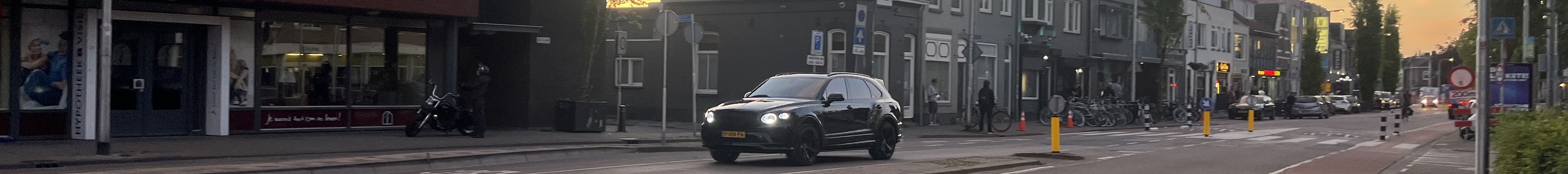 Bentley Bentayga Hybrid 2021