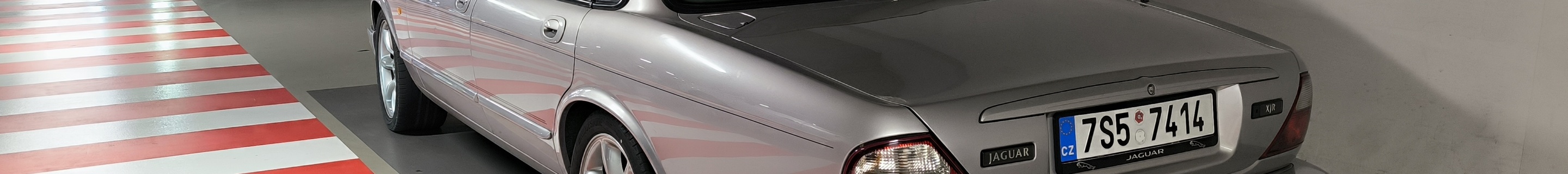 Jaguar XJR