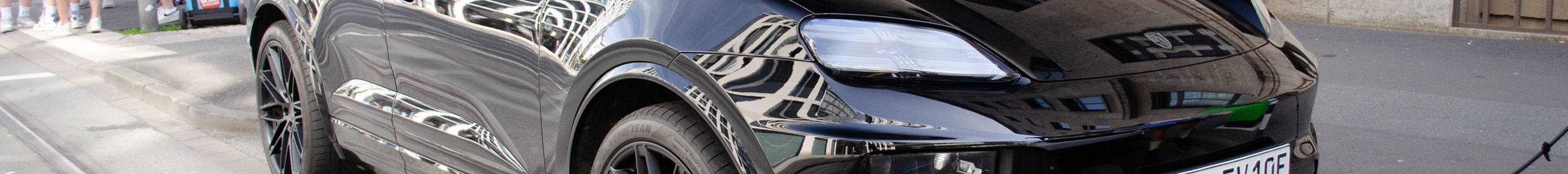 Porsche Macan EV Turbo