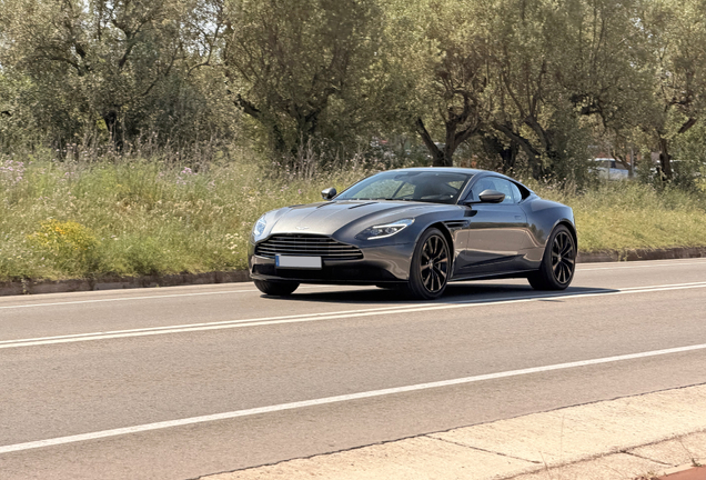 Aston Martin DB11