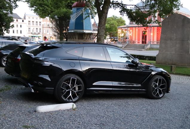 Aston Martin DBX707