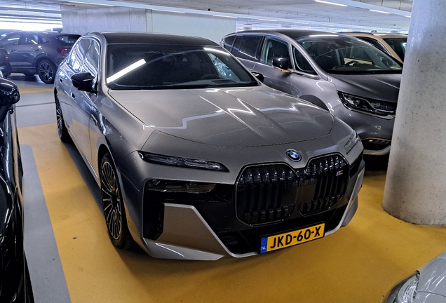 BMW M760e xDrive