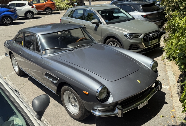 Ferrari 330 GT 2+2 Series II