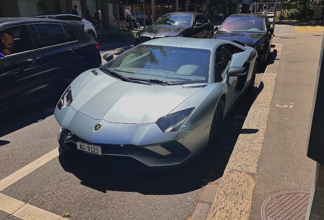 Lamborghini Aventador S LP740-4