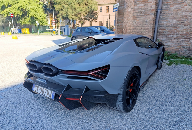Lamborghini Revuelto