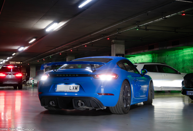 Porsche 718 Cayman GT4