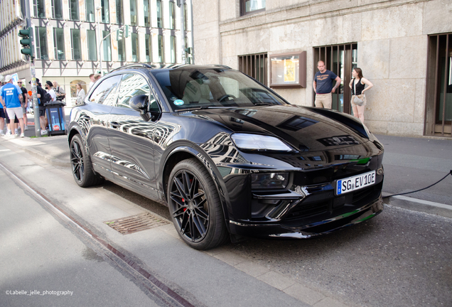Porsche Macan EV Turbo