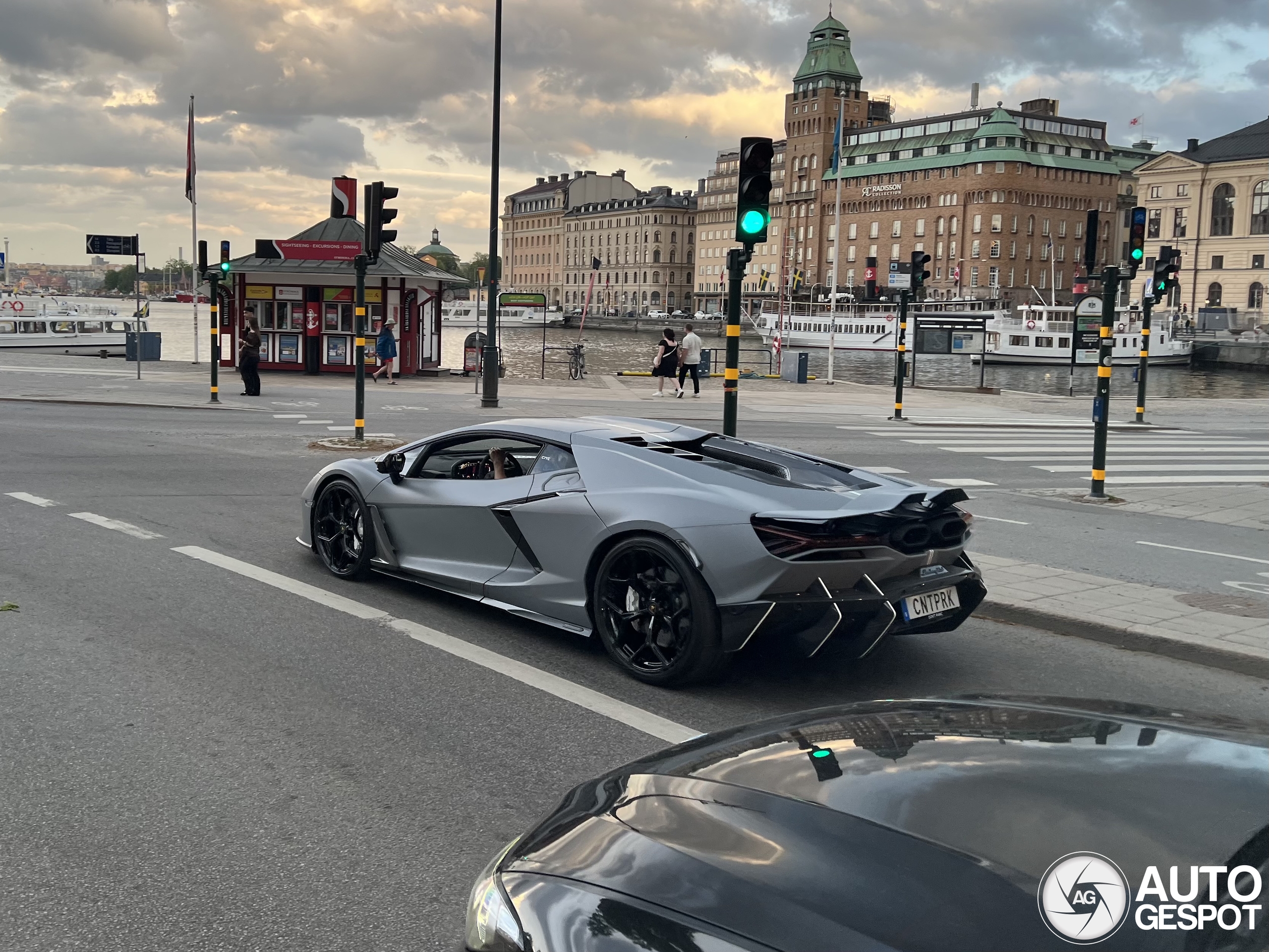 Lamborghini Revuelto