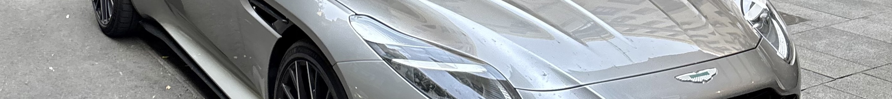 Aston Martin DB12