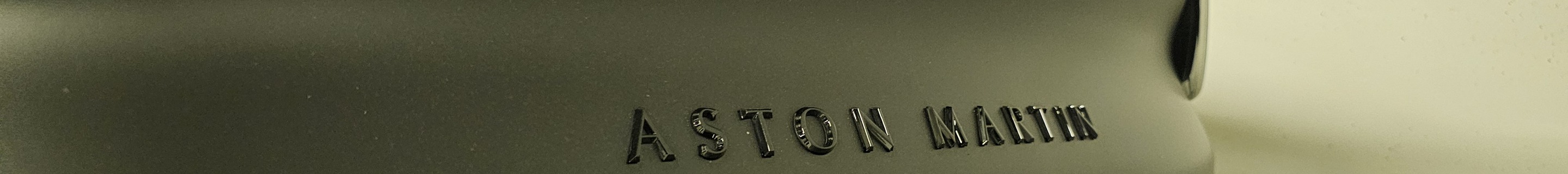 Aston Martin DBX707