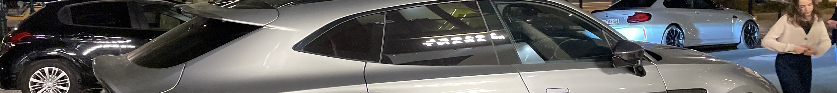 Aston Martin DBX707